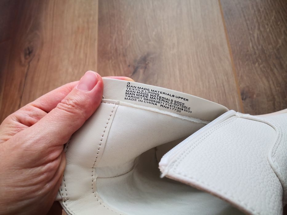 Чисто нови боти за момиче