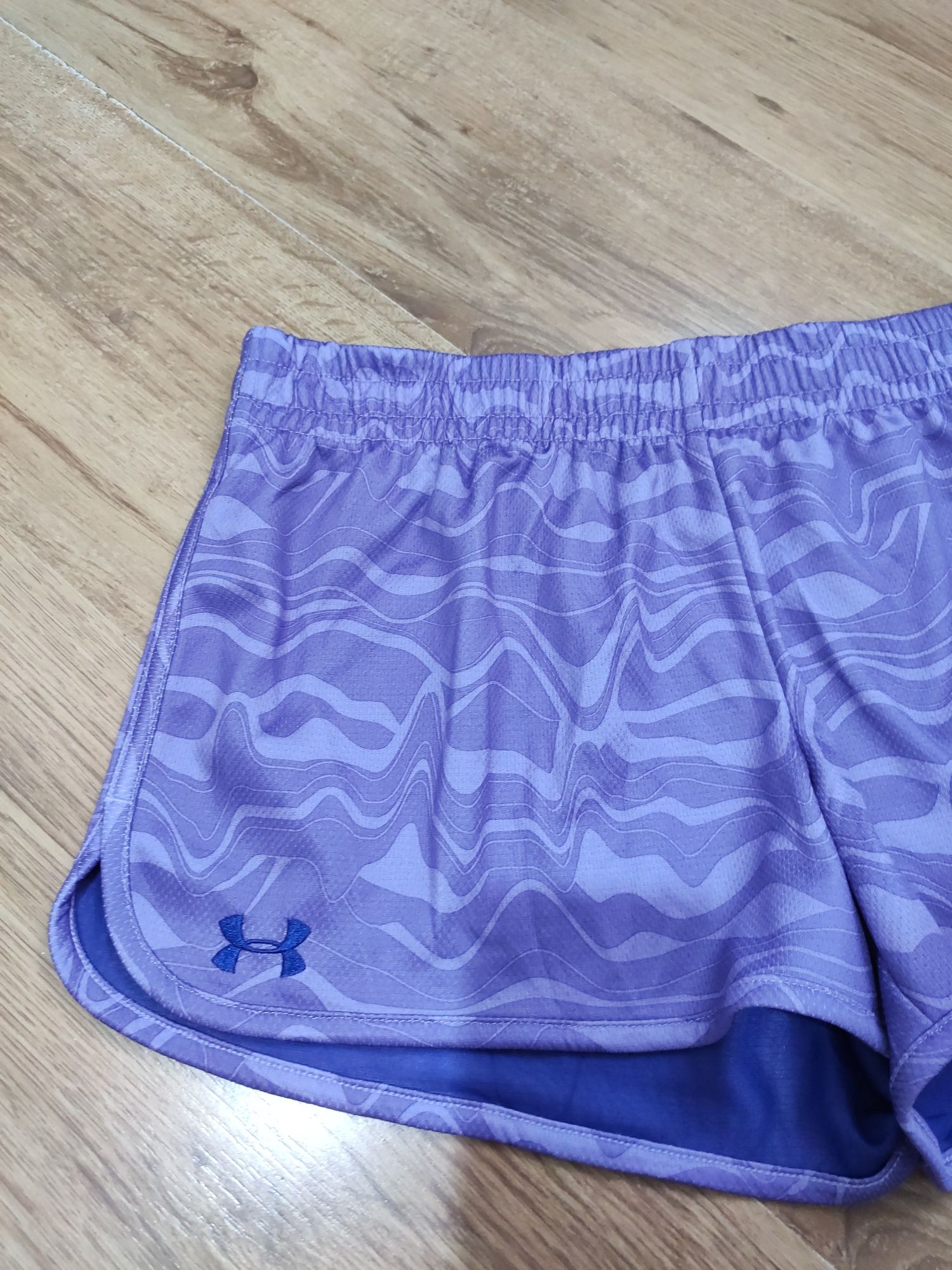 Pantaloni scurți de damă Under Armour mărimea L