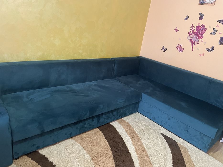 Vand coltar 3m/2m cu catifea  foarte putin folosit