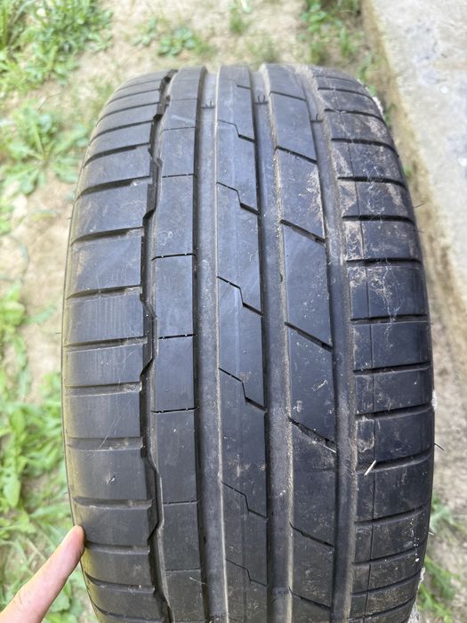 Vand anvelope vara HANKOOK R18 225/40 stare foarte buna !
