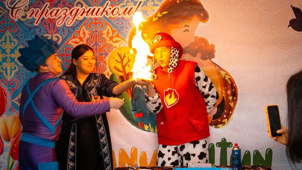 Аниматоры,Халк,Бамблби,мишки,зайцы, праздники, пузыри, химия,кубики