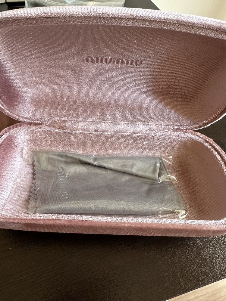 Слънчеви очила MIU MIU