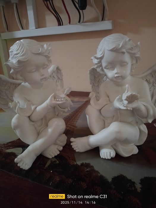 Vând 2 îngeri  noi