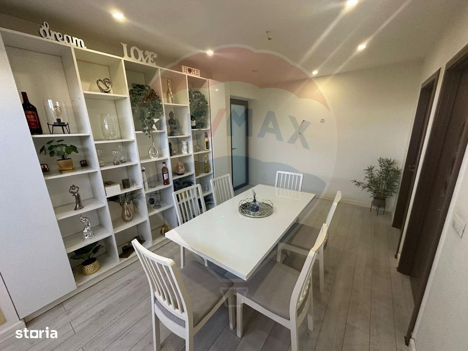 Apartament cu 4 camere de vânzare în zona Rovine