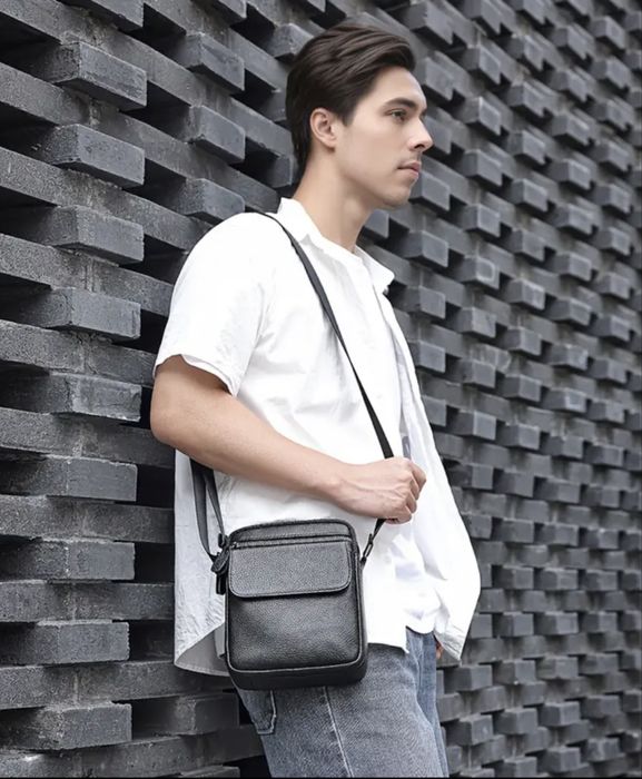 Мъжка компактна кожена чантичка с капаче /Гланцова черна естест. кожа!