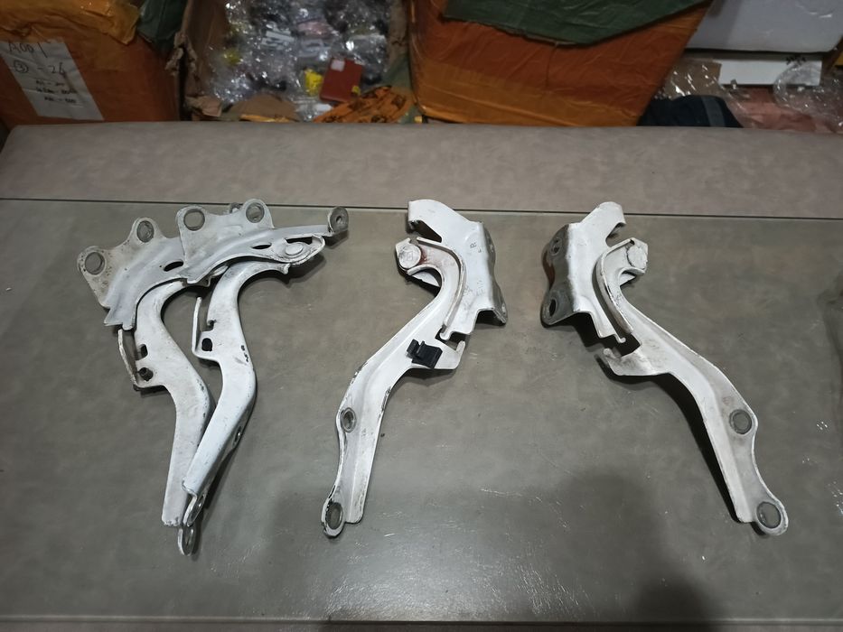 Toyota sienna петли капота