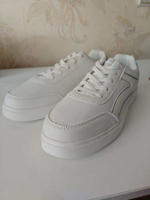 Кроссовки 44 размер