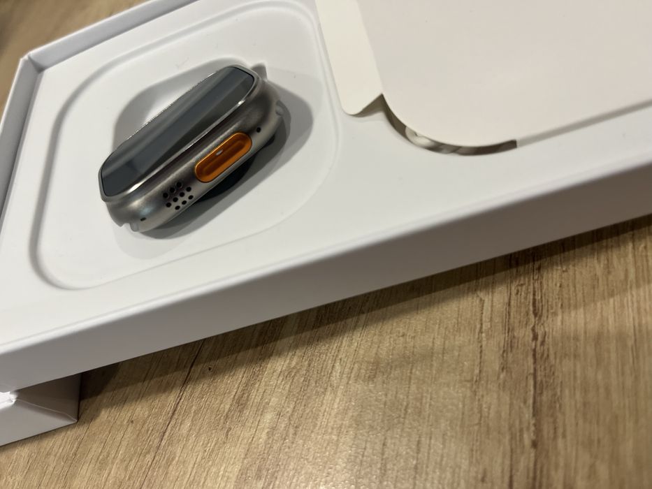 Apple Watch Ultra 2 (GPS + Cellular) - Титаниев Корпус, 49мм