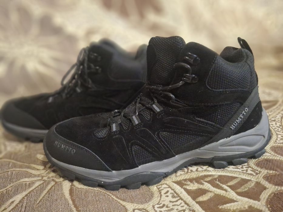 Продам зимние кроссовки ,натуральный мех