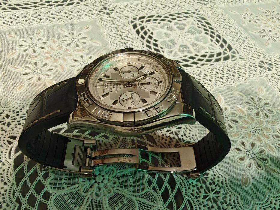 Продавам оригинален мъжки часовник   Breitling Chronomat 44 Chronograp
