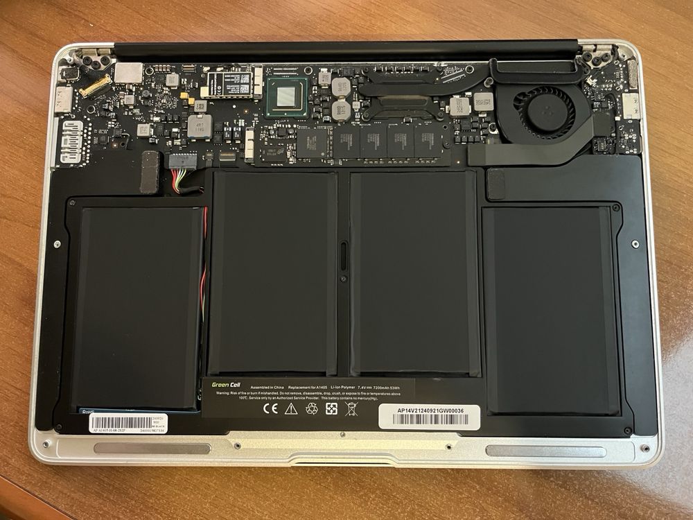 MacBook Air 13” (Mid 2011) — с чисто нова батерия + зарядно + кутия