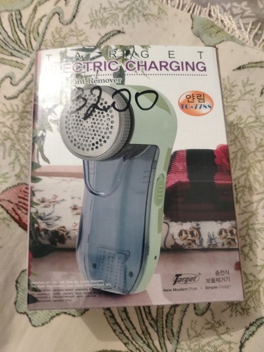 На изображении представлена Машинка для удаления катышков.