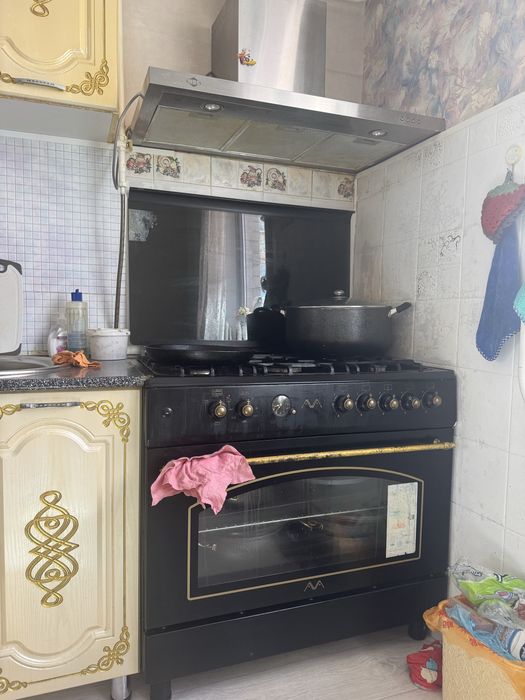 Продам вытяжку Вытяжка под газовую плиту 90 см и есть 60 см