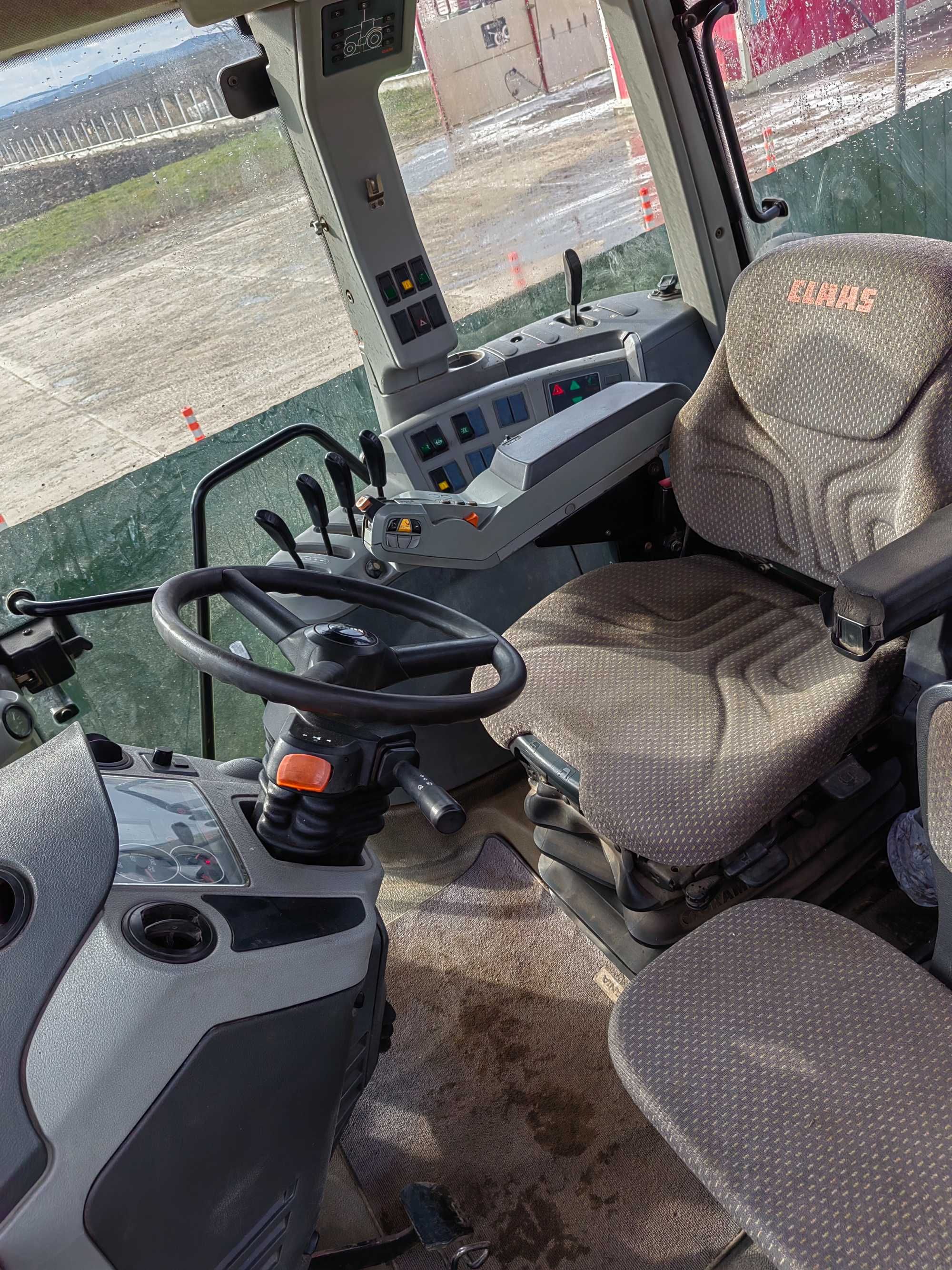 Vand sau schimb tractor Claas Axion 810!