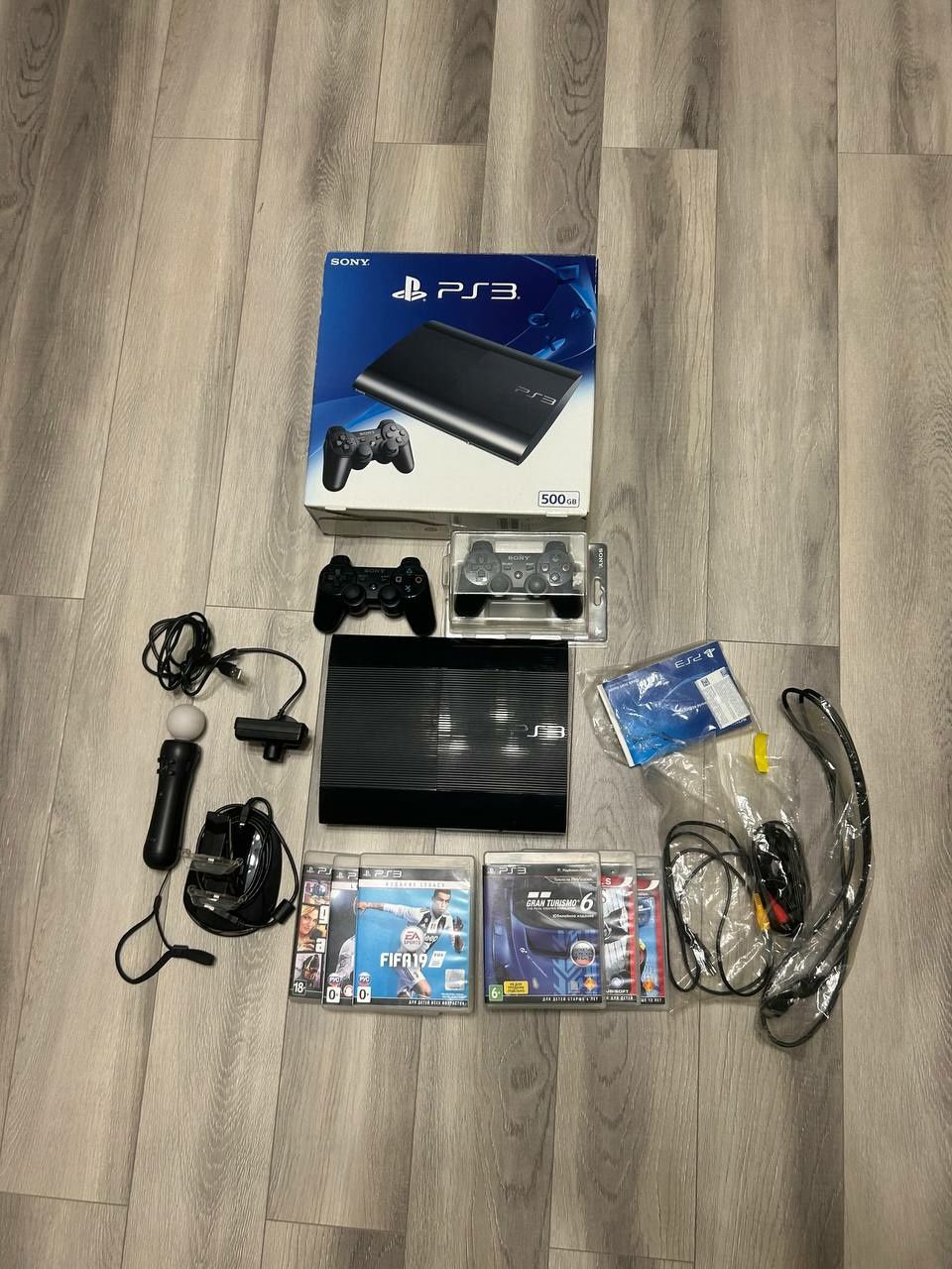 Продаю PS3 super slim на 500 гб в отличном состоянии.