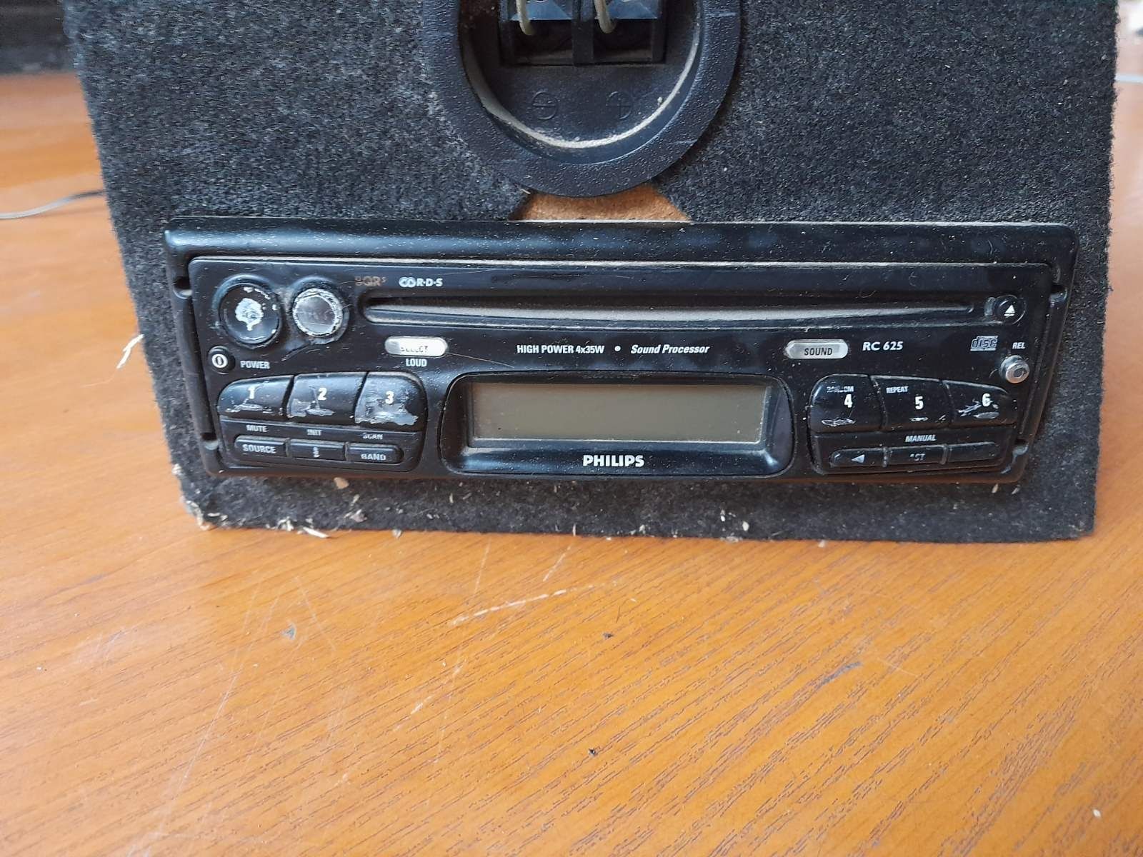 Колона за кола със CD player philips