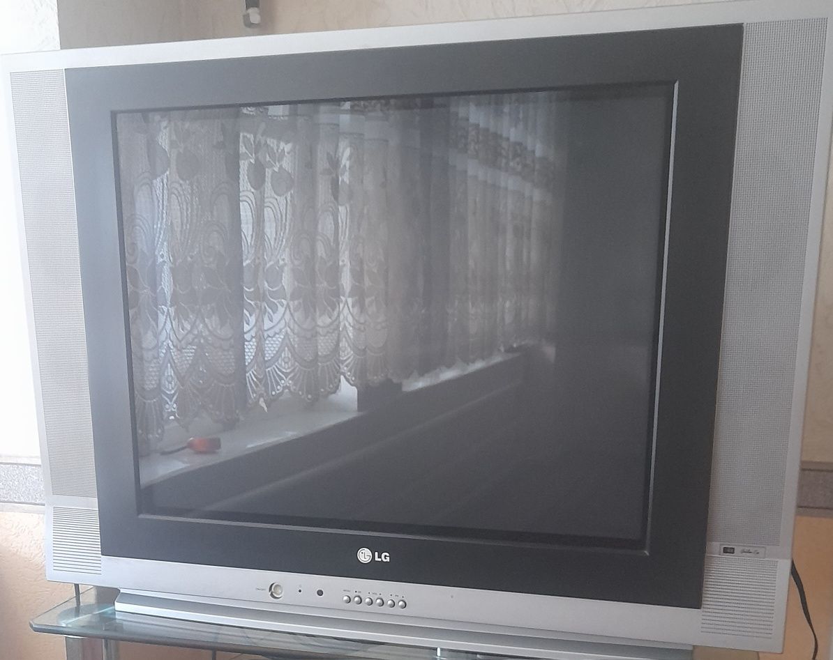 Televizor LG Flatron 27 dyum ekran