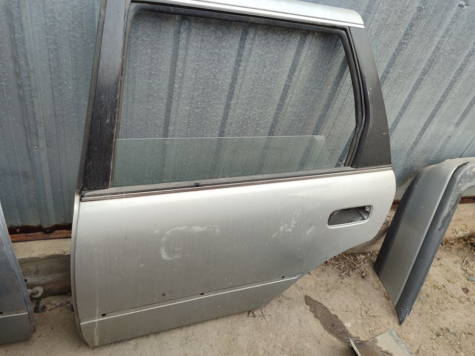 Камри 10 универсал задняя левая дверь