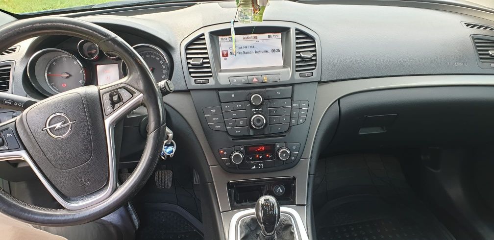 Dezmembrez opel insignia 2.0 cdti