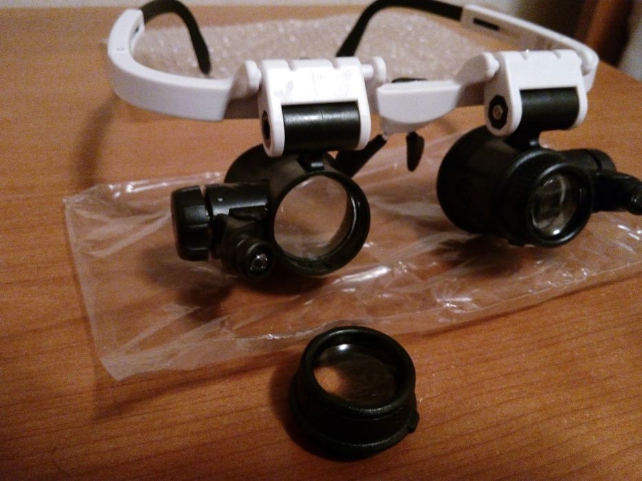 очки увеличительные (X8+Х23) с двумя фонариками