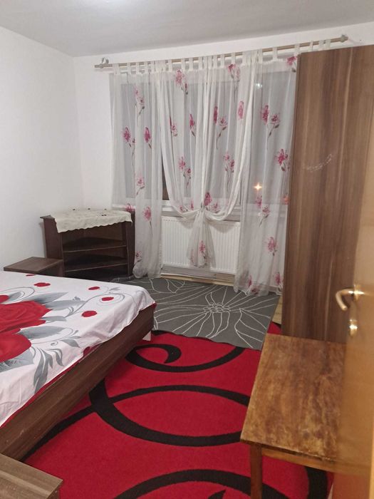 Vând apartament parțial mobilat în Hunedoara