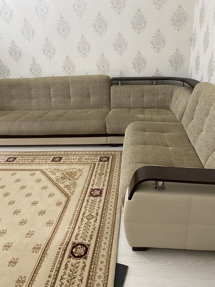 Продам угловой диван Турция. Раскладывается.