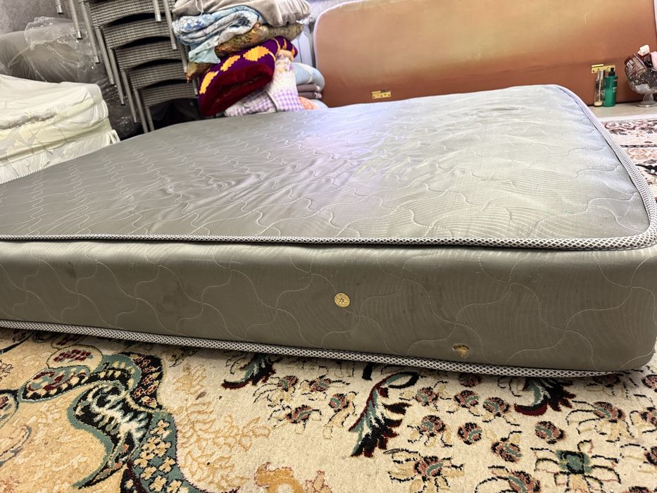 Срочно продам Матрац!двухспальний, 160х190 размер. Пользовались 1 год.