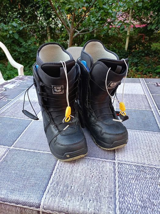 Сноуборд обувки Burton и Salomon