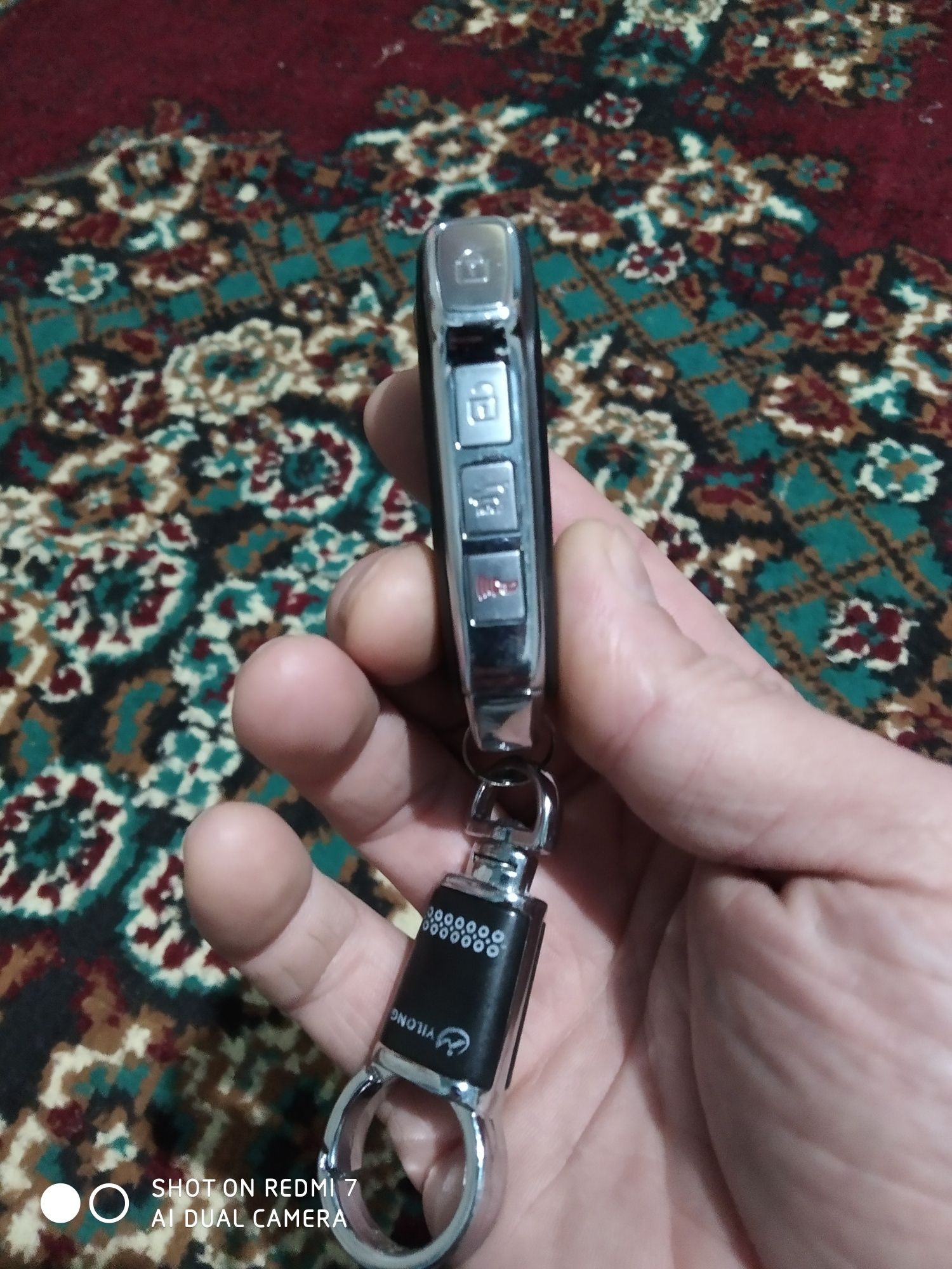 Kiaga kalit pult sotiladi