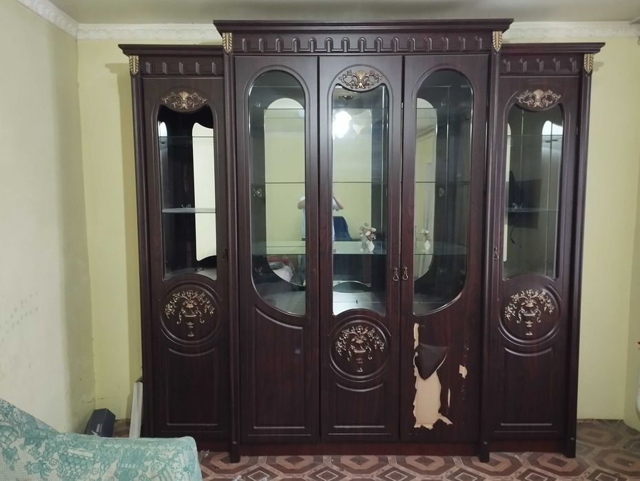 Продаётся - стенка.