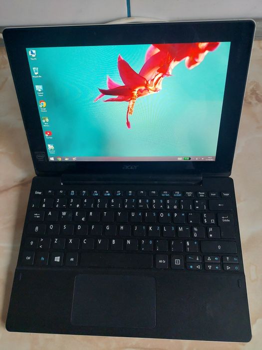 Vând laptop (tabletă + tastatură) Acer POYCY, perfect funcțional /poze
