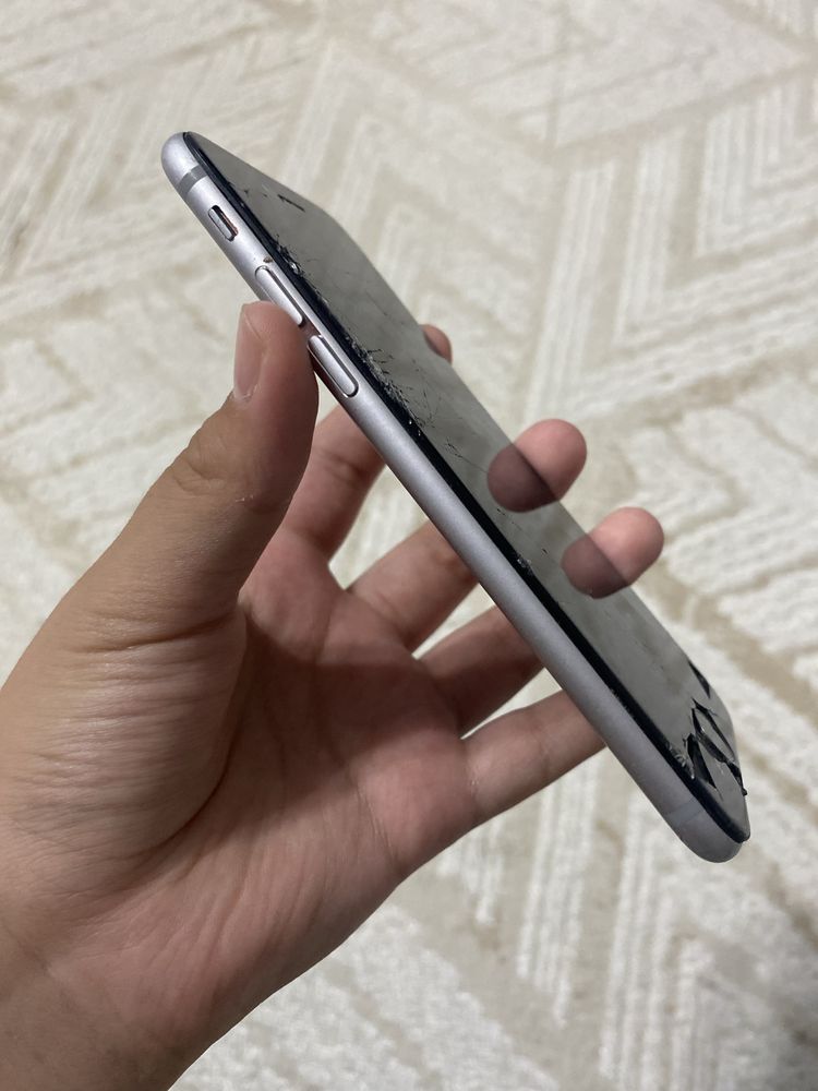 Iphone 7 , разбитый