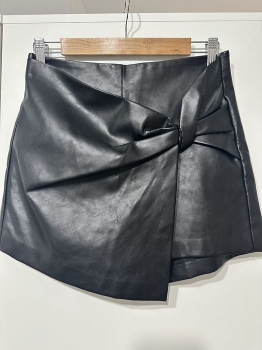 Fusta/pantalon zara , imitatie piele S