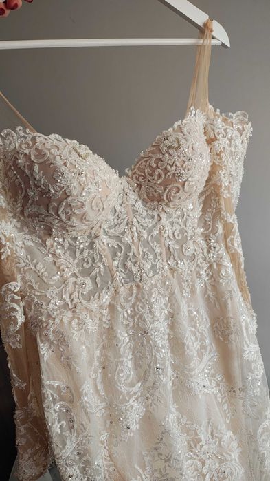 Rochie Mireasă Grace Bridal cu Dantelă, Aplicații, Trenă și Spate Gol