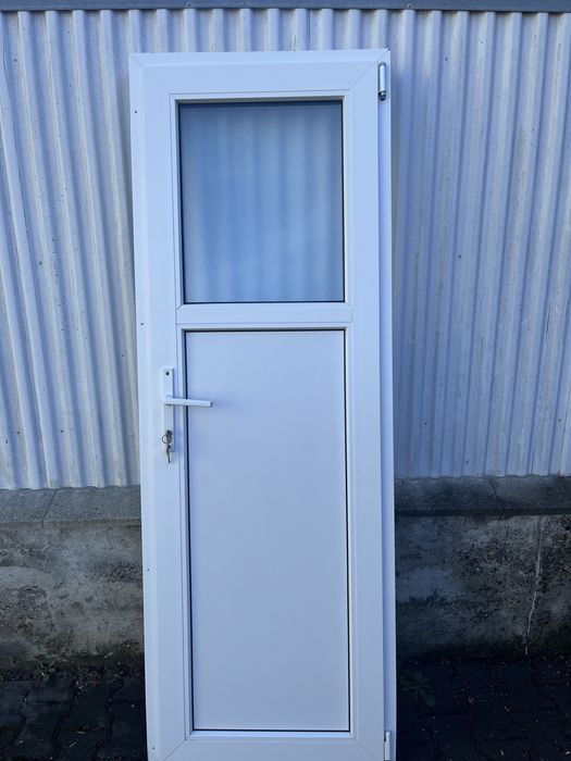 Ușă de termopan albă cu geam