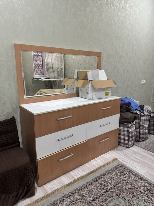 Кровать  двуспальная, комод.