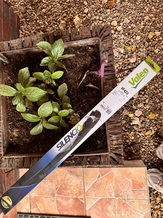 Set stergatoare parbriz Valeo Silencio Flat Blade VF423, 65/60 cm noi