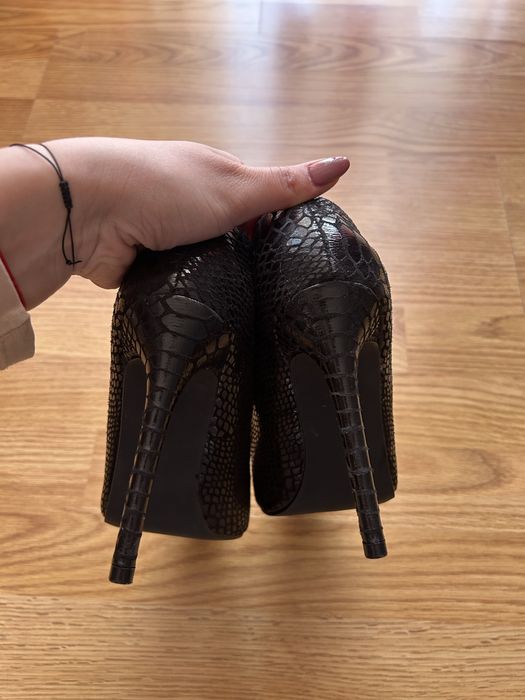 Pantofi stiletto, 37