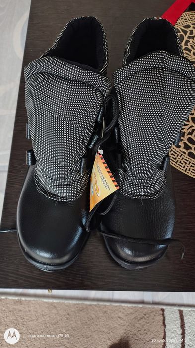 Продам спец обувь