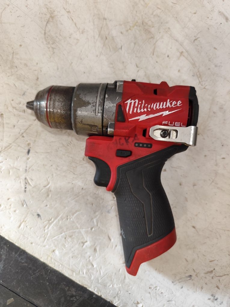 Акумулаторен безчетков винтоверт Милуоки Milwaukee M12 FDD2