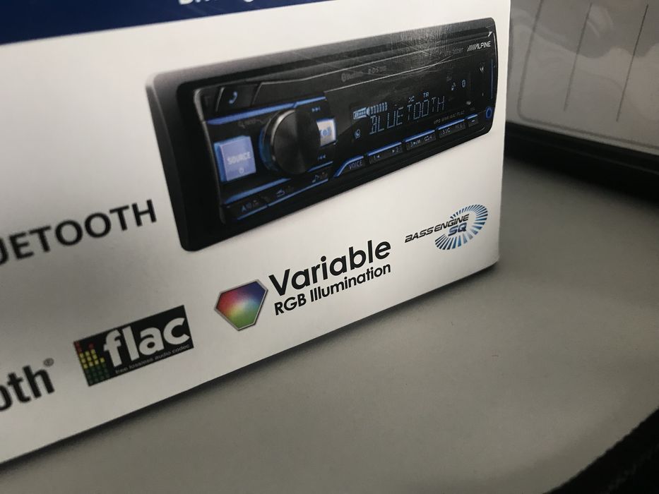 Player auto Alpine UTE-200BT Bluetooth cu microfon apeluri