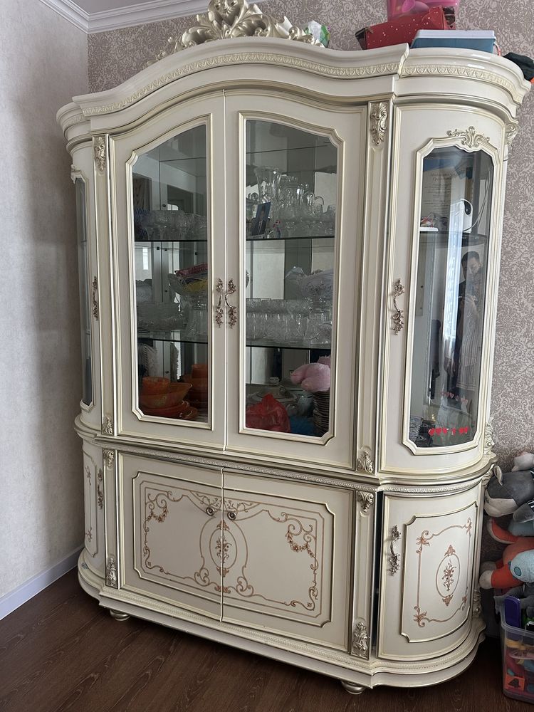 Продается  гарнитур в зал .