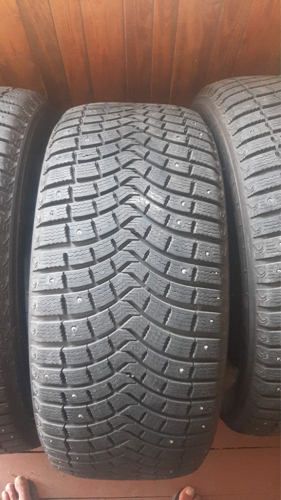 Продам резину 285/ 50 R20