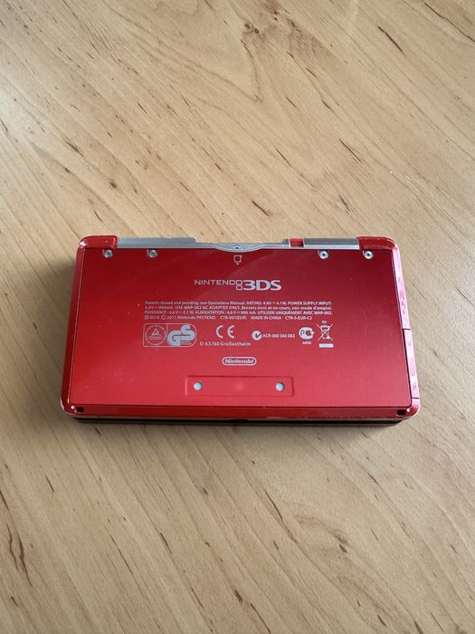 De vanzare Nintendo 3ds rosu modat, cu incarcator si husa