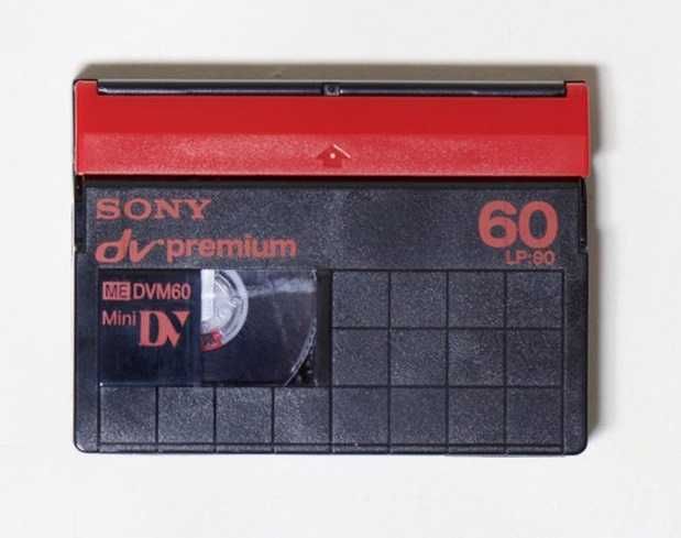 Camera video profesionala pe casete miniDV