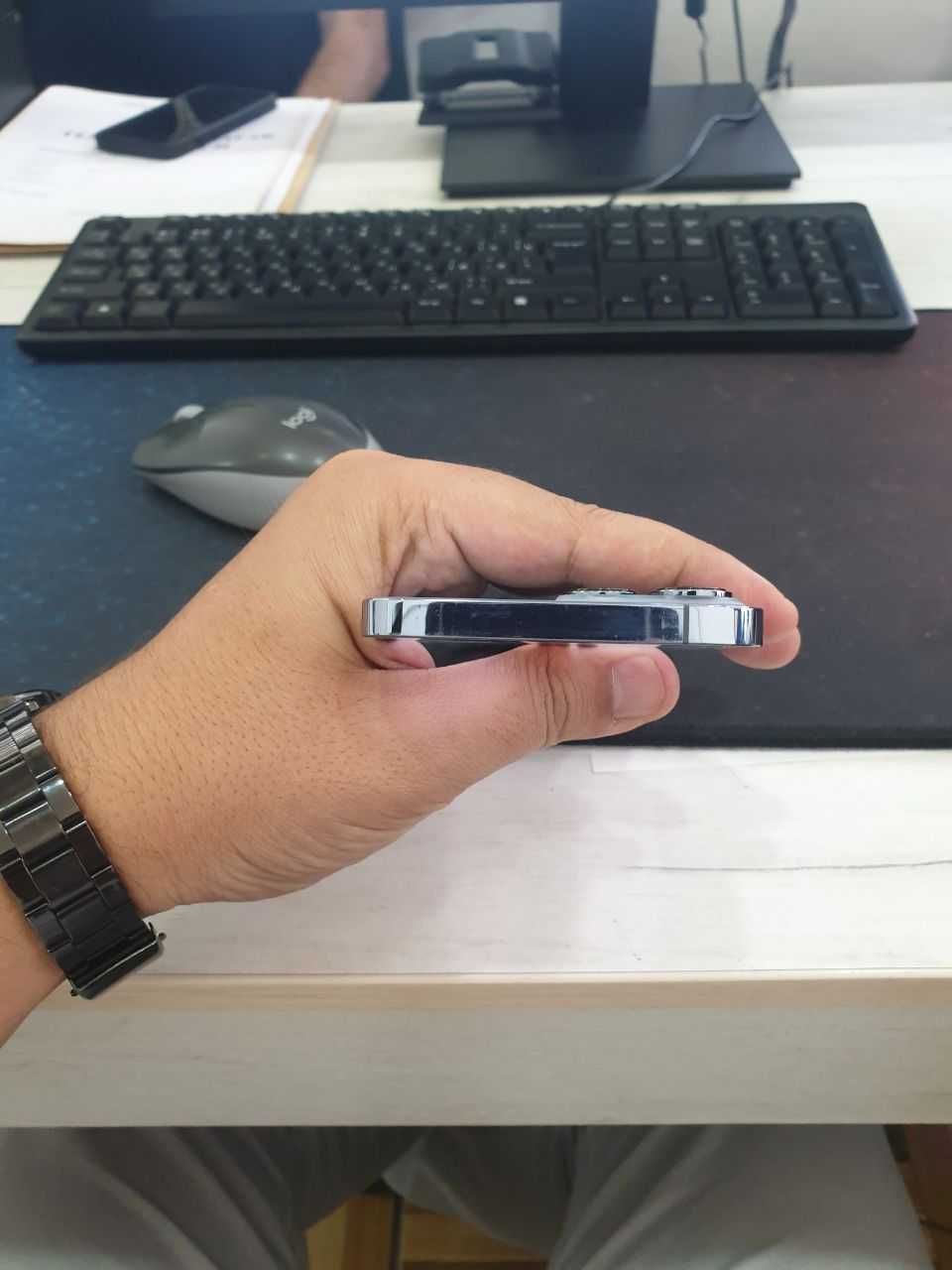 Iphone 13 pro max sotiladi pul zarurligi uchun sotilyapti