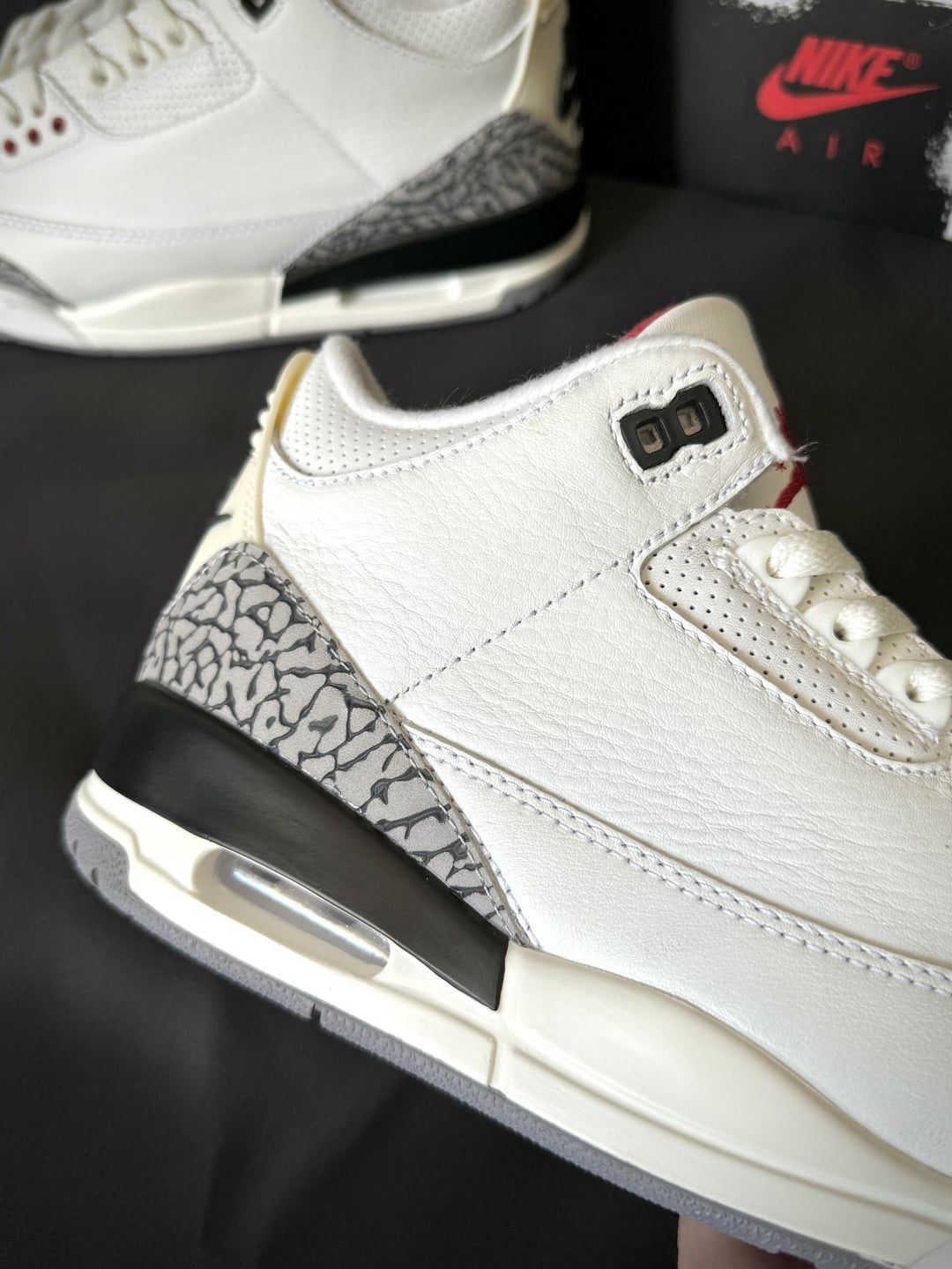 Jordan 3 mid White Cement