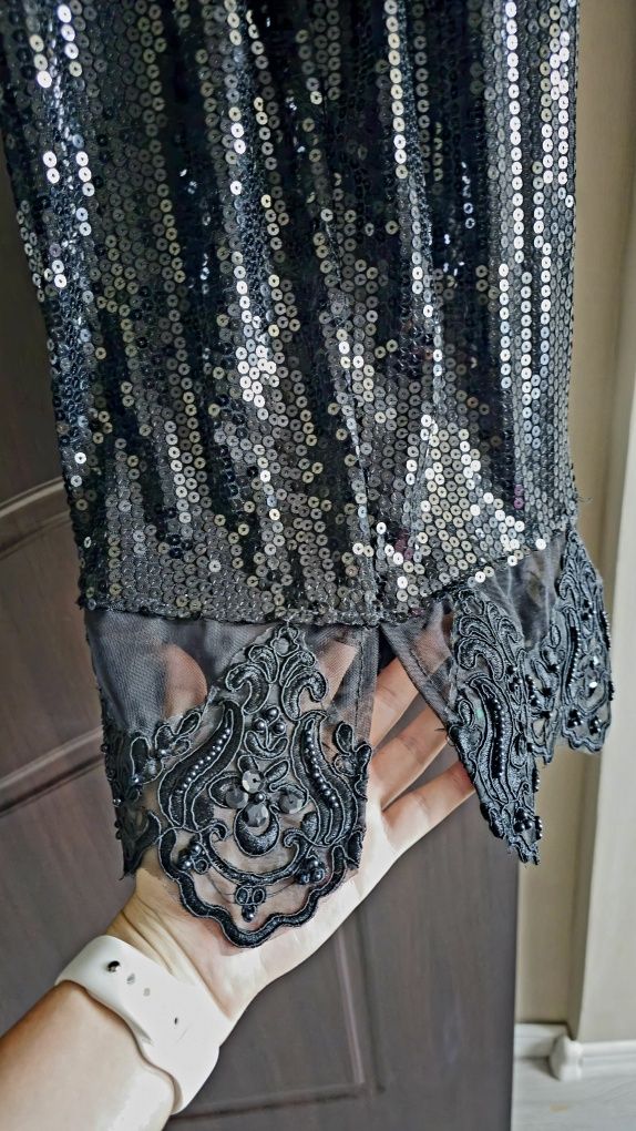 Rochie de seara neagra cu spatele go, paiete si dantela