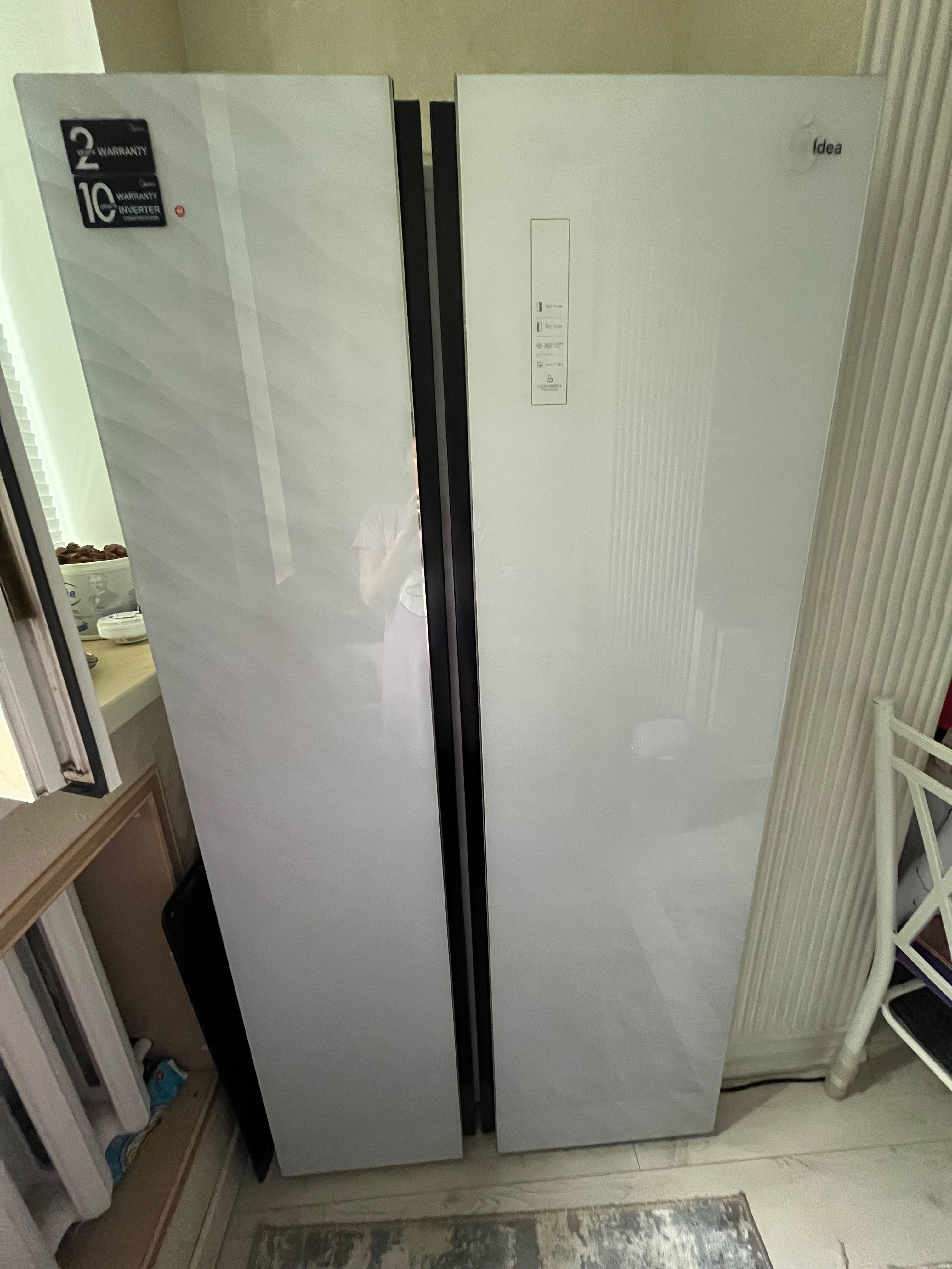 Холодильник Midea почти новый