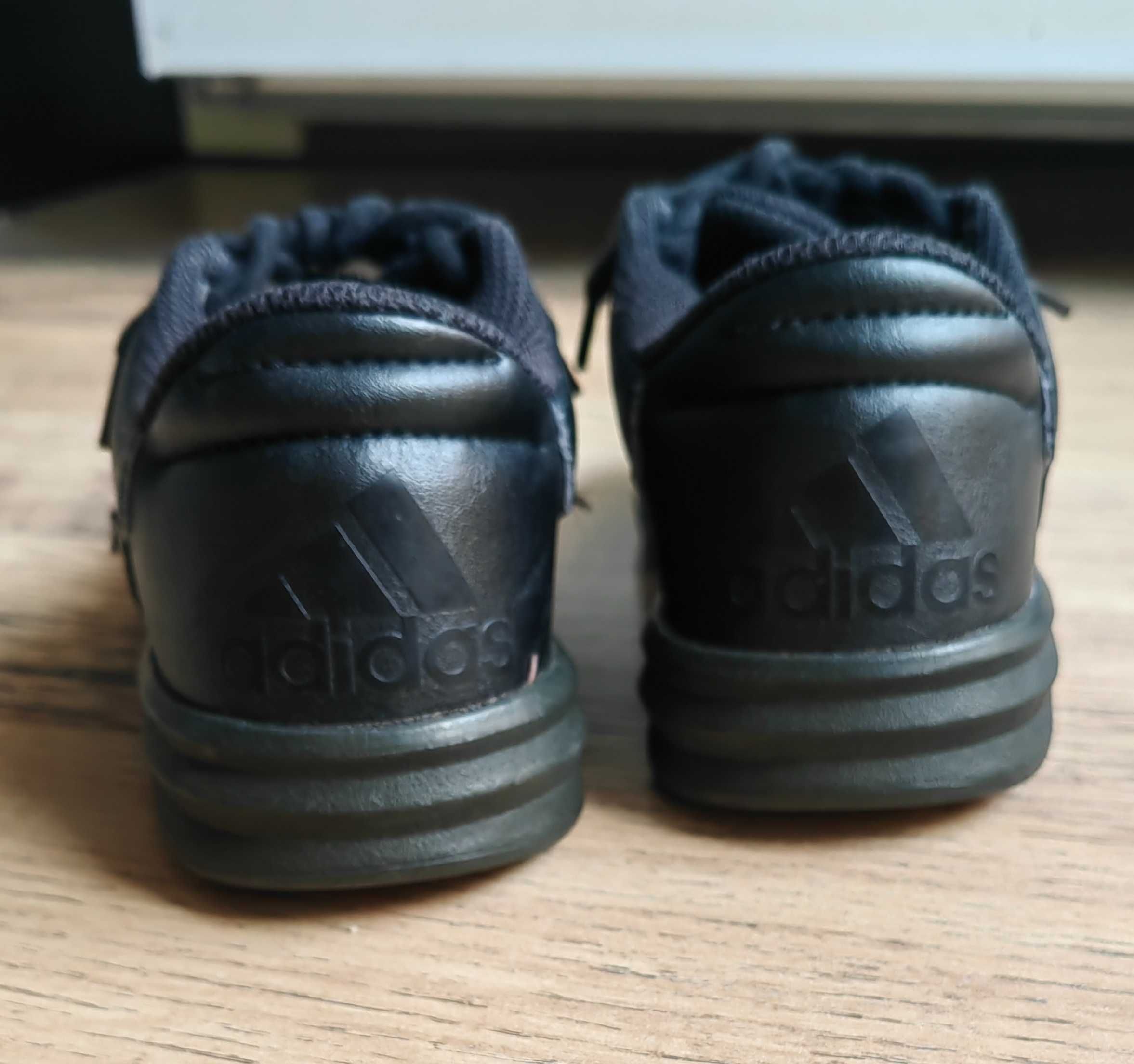 Маратонки Adidas 29 номер